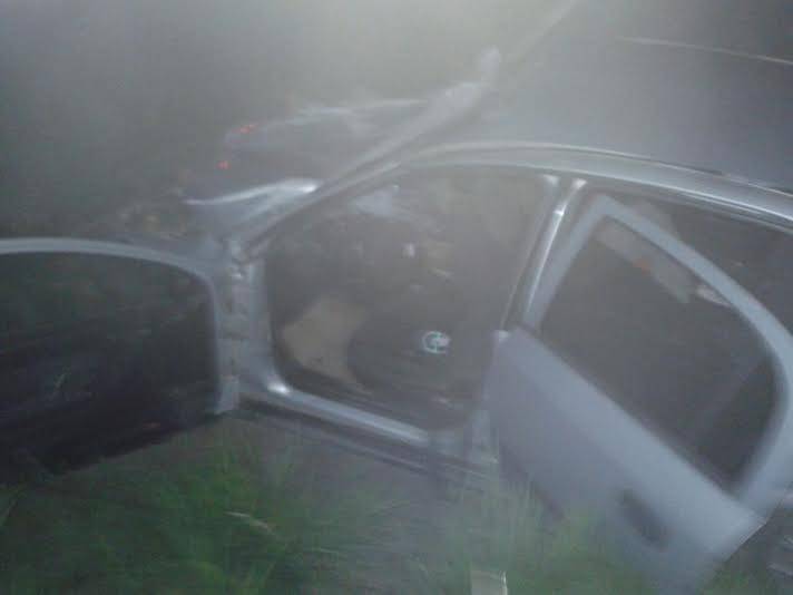 Colisão traseira deixa duas pessoas em estado grave na BR-101 — foto 2