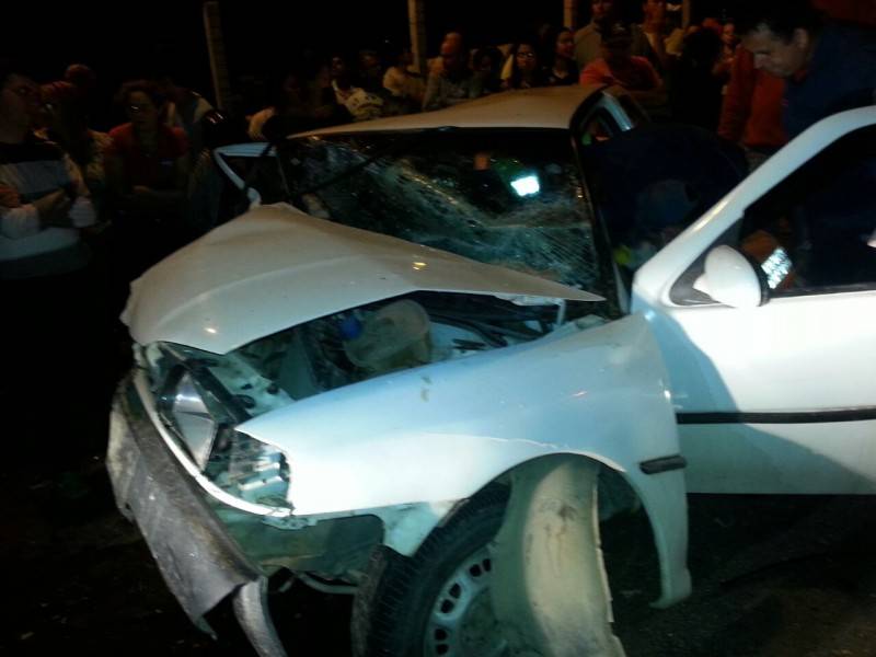 Em colisão frontal, homem fica preso nas ferragens — foto 2