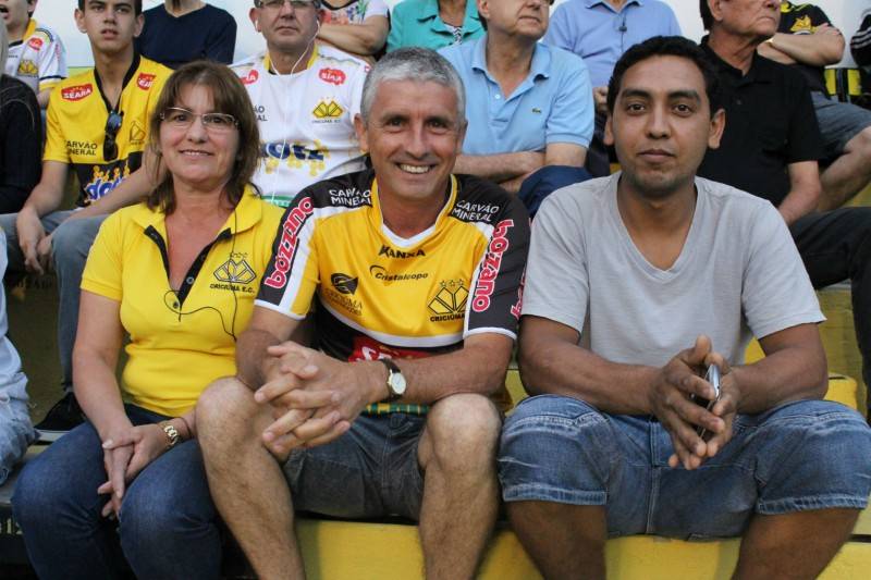 Com um pé na segundona, torcida comparece no Majestoso — foto 1