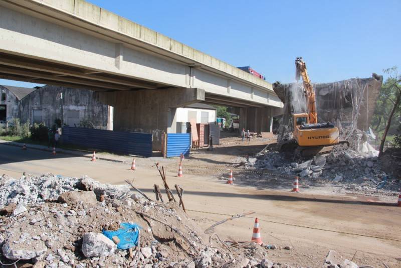 Desmonte da ponte sobre o Rio Tubarão chega aos 80% — foto 1