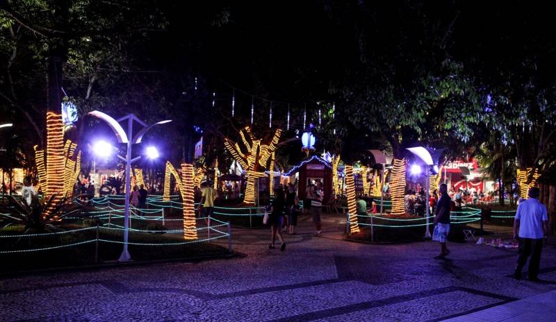 Luzes de Natal são acesas na Praça Matriz São Donato — foto 1