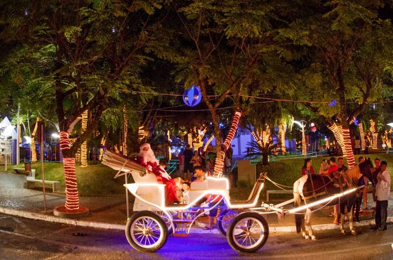Luzes de Natal são acesas na Praça Matriz São Donato — foto 2