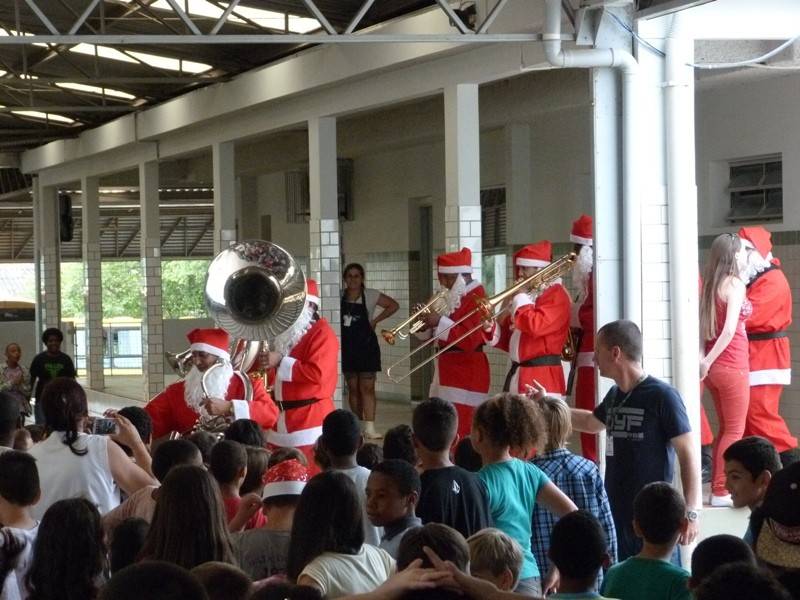 Festa de Natal é organizada para crianças do Bairro da Juventude — foto 7
