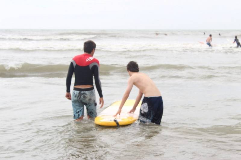 Temporada com surf adaptado para deficientes no Baln. Rincão — foto 1