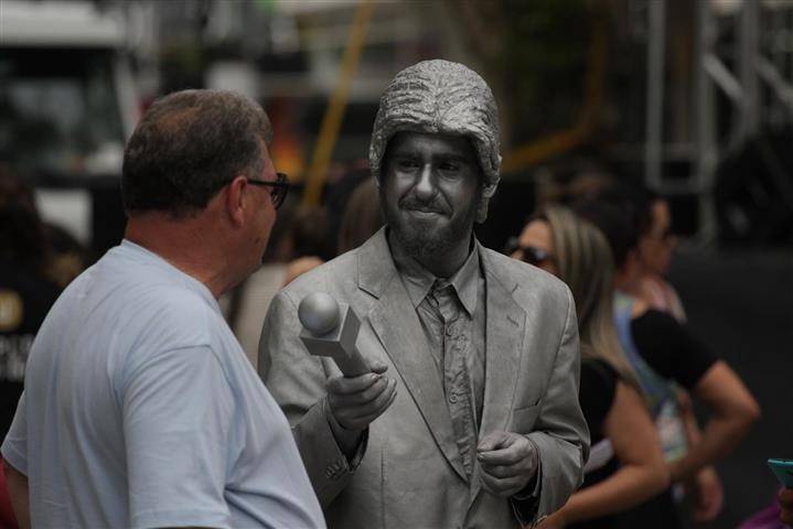 Repórteres relatam uma tarde na vida da estátua viva — foto 2