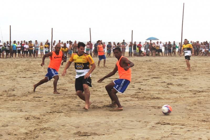 Em prol da solidariedade, Jogo das Estrelas é promovido em Baln. Rincão — foto 1