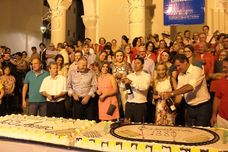Praça Nereu Ramos recebe comemorações dos 135 anos de Criciúma — foto 1