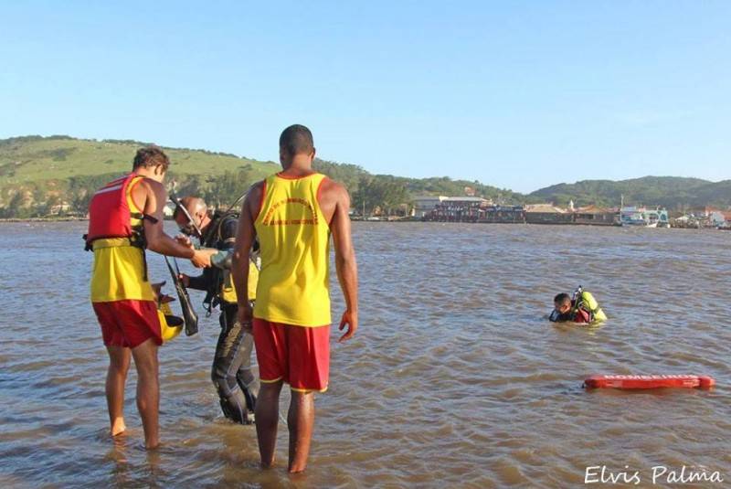 Em Laguna, jovem continua desaparecido nos Molhes da Barra — foto 2