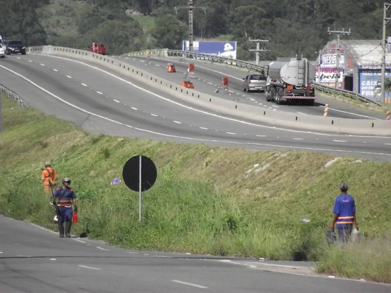 DNIT realiza serviços de conservação em dois pontos da BR-101 Sul — foto 2