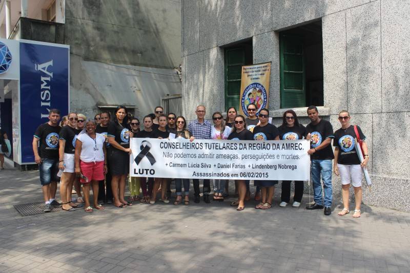 Conselheiros Tutelares realizam manifestação na Praça Nereu Ramos — foto 1