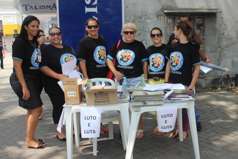 Conselheiros Tutelares realizam manifestação na Praça Nereu Ramos — foto 2