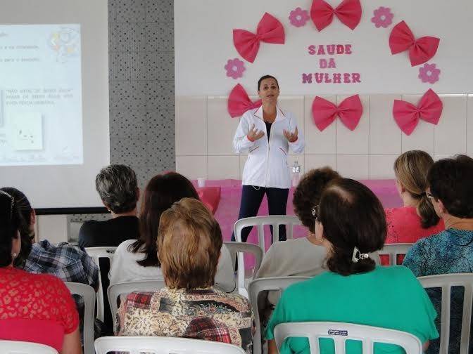 Fisioterapeuta orienta mulheres sobre o câncer de mama — foto 1