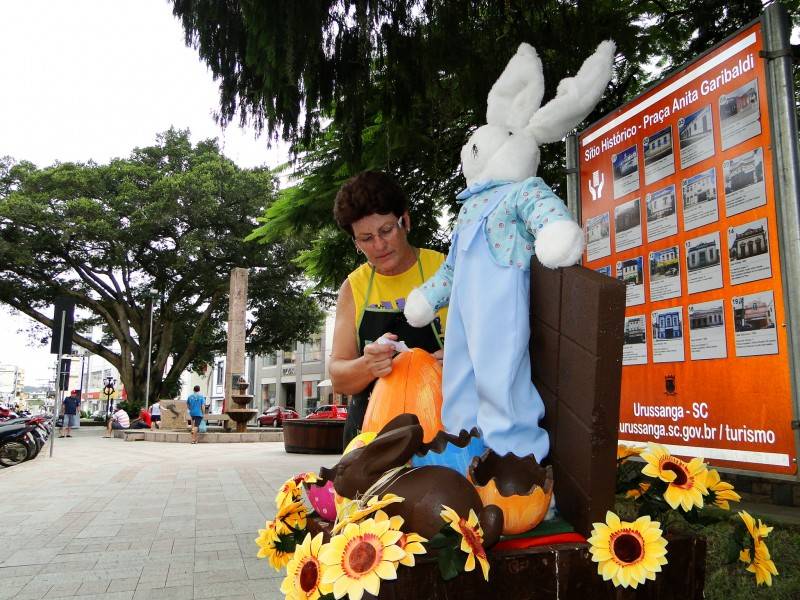 Páscoa começa a tomar conta da Praça Anita Garibaldi, em Urussanga — foto 2