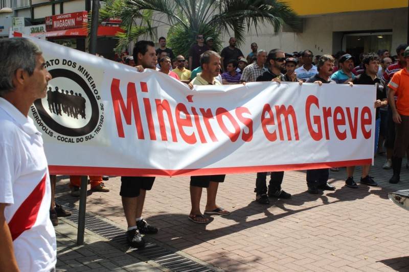 Sem ter reivindicações atendidas, mineiros protestam contra carboníferas — foto 18