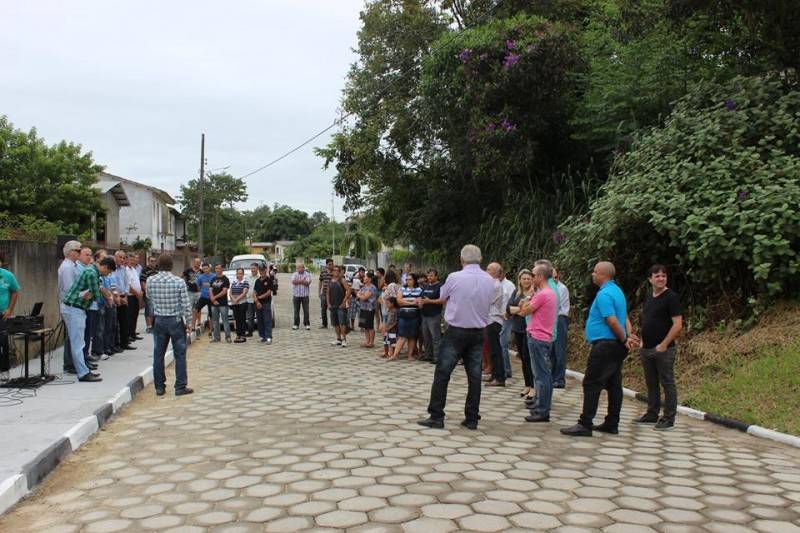 Moradores celebram a nova Rua Nereu Alfredo Villain — foto 2