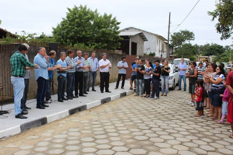 Moradores celebram a nova Rua Nereu Alfredo Villain — foto 3