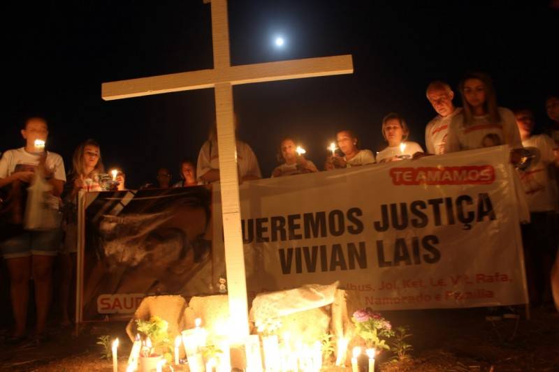 Após quase um mês de sua morte, população presta homenagem à Vivian Lais — foto 13