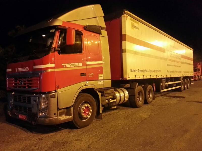 Caminhão de Tubarão se envolve em acidente e duas pessoas morrem carbonizadas — foto 1