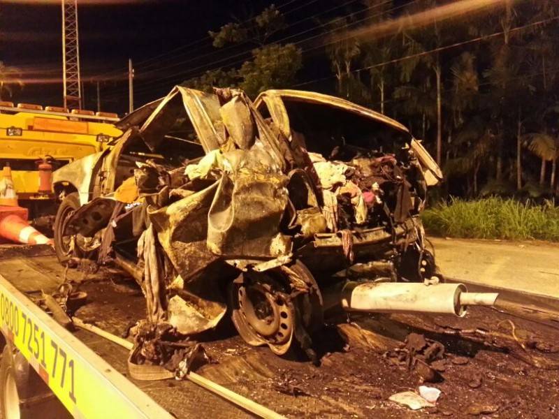 Caminhão de Tubarão se envolve em acidente e duas pessoas morrem carbonizadas — foto 2