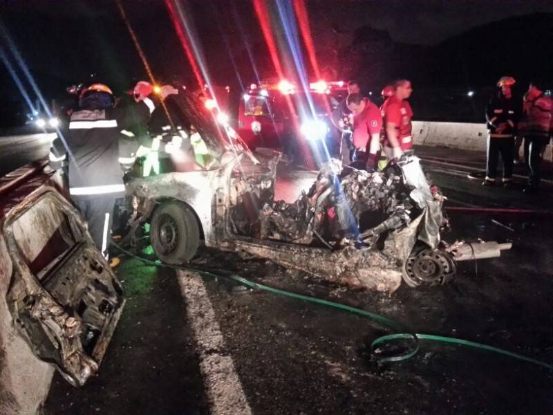Caminhão de Tubarão se envolve em acidente e duas pessoas morrem carbonizadas — foto 3