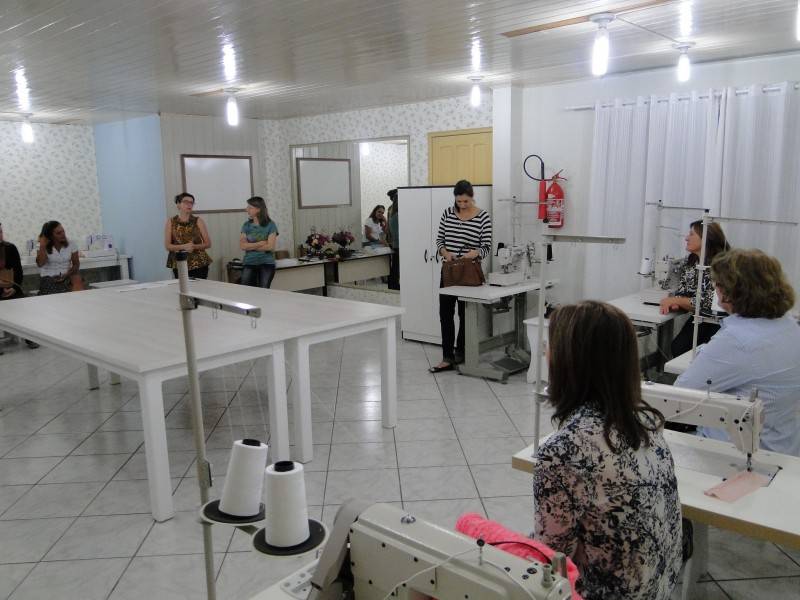 Escola Orleanense de Corte e Costura inicia atividades — foto 2