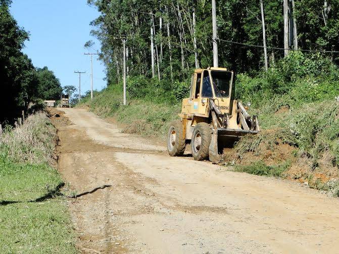 Prefeitura e Deinfra fazem manutenção de estrada em Urussanga — foto 1