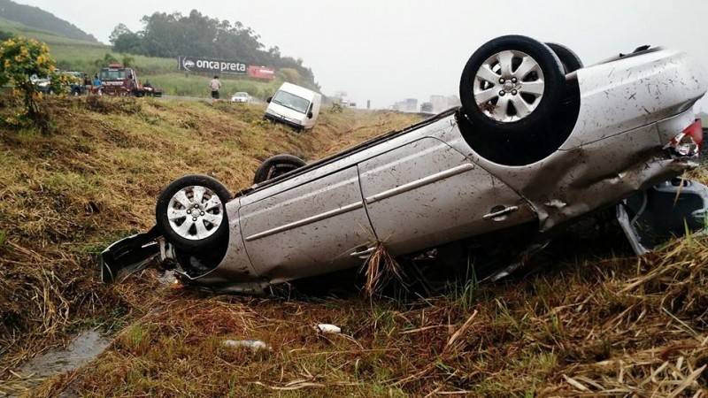 Quatro acidentes são registrados no mesmo ponto da BR-101 — foto 1