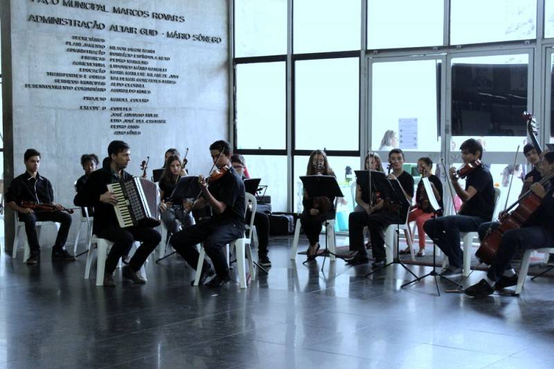 Oficinas encantam a tarde na Prefeitura de Criciúma — foto 1