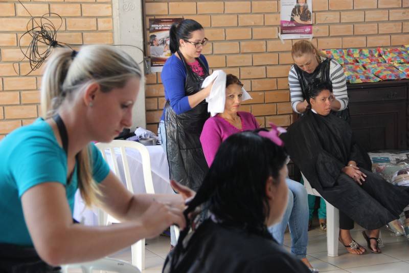 Creas de Içara promove tarde da beleza para mais de 40 mulheres — foto 2