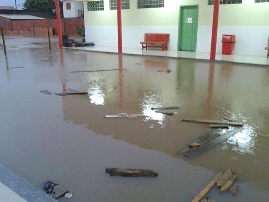 Quarta Linha é um dos bairros mais afetados com a chuva, conforme bombeiros — foto 1