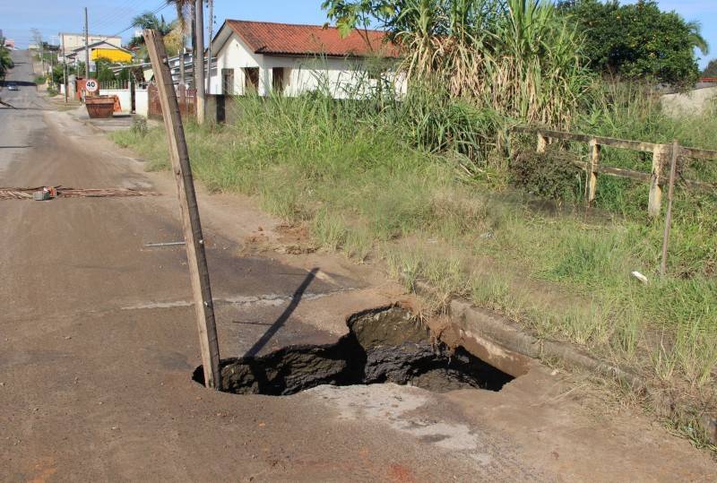 Trabalhos de recuperação de vias e limpeza são intensificados em Içara — foto 2