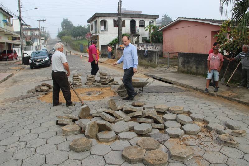 Secretaria de Obras de Içara intensifica recuperação da malha viária — foto 1