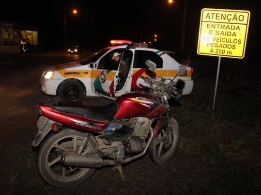 Motociclista foge do hospital após acidente em Orleans — foto 1