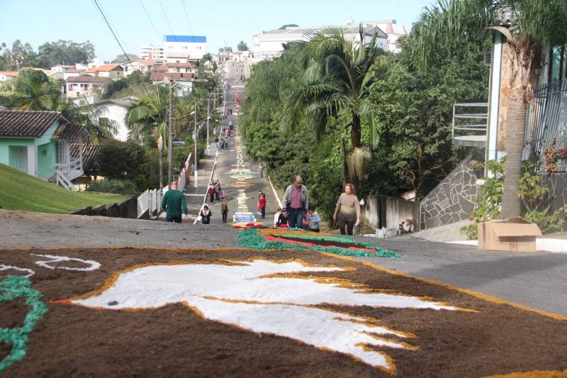 Cristãos lotam procissão do bairro Rio Maina — foto 1