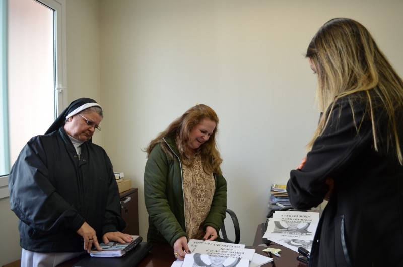 Cartazes, entrega de santinhos e até debates realizados nas escolas participantes — foto 2