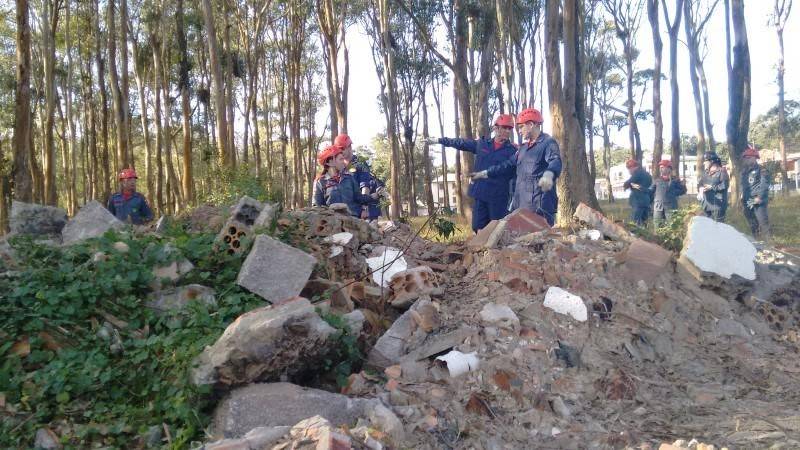 Bombeiros participam de treinamento de busca e resgate em estruturas colapsadas — foto 2