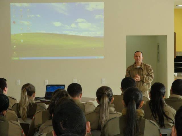 Saúde física e mental dos policiais militares é tema de palestras — foto 1