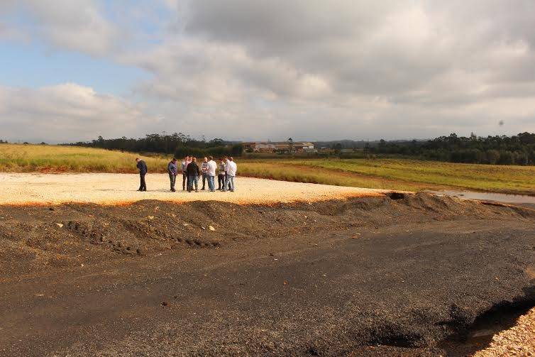 Técnicos estudam reabertura de estrada entre bairros de Forquilhinha — foto 2
