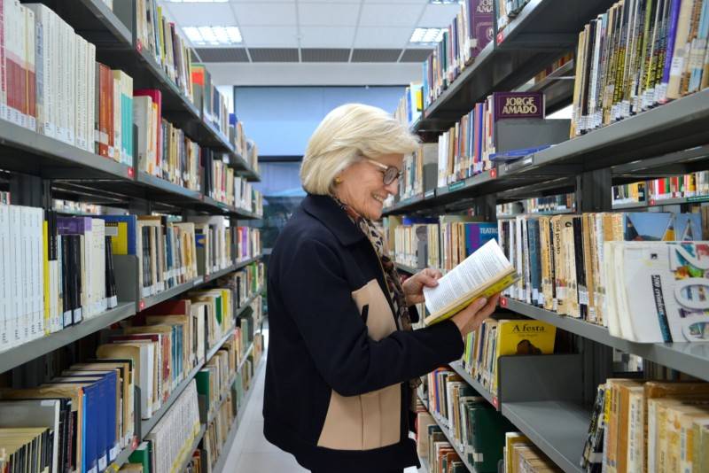 Aos 72 anos, Dona Edna ingressa no Ensino Superior — foto 1