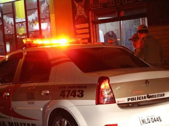 Polícia estoura ponto de tráfico de drogas no centro de Lauro Müller — foto 1