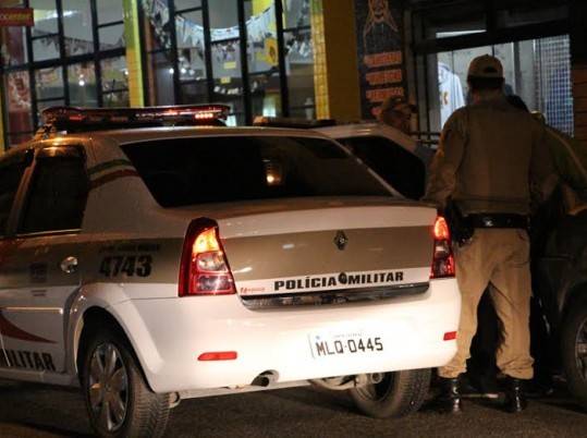 Polícia estoura ponto de tráfico de drogas no centro de Lauro Müller — foto 2