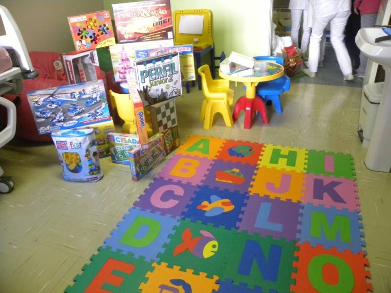 Crianças em tratamento de câncer no HSJosé ganham quarto de brinquedos — foto 1