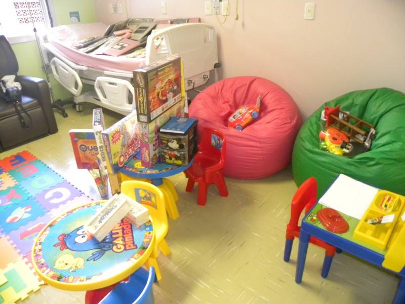 Crianças em tratamento de câncer no HSJosé ganham quarto de brinquedos — foto 4