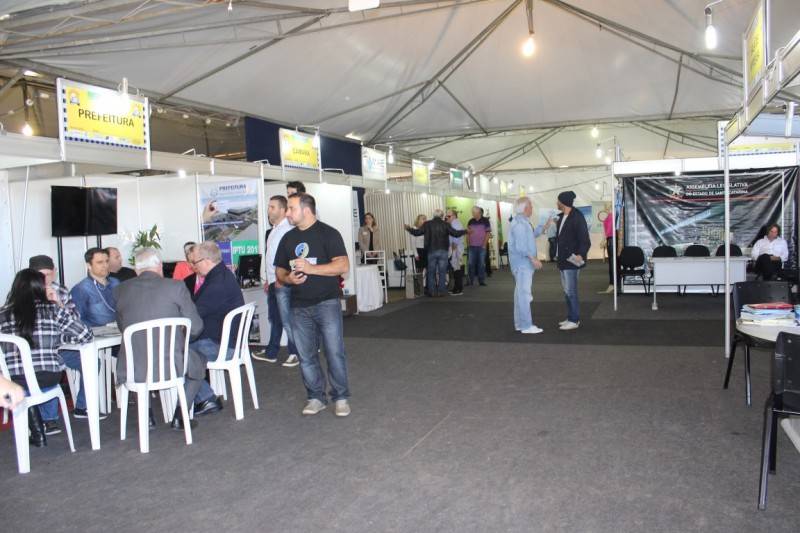 VÍDEO: Festa da Tainha consolida seu espaço à beira-mar — foto 1