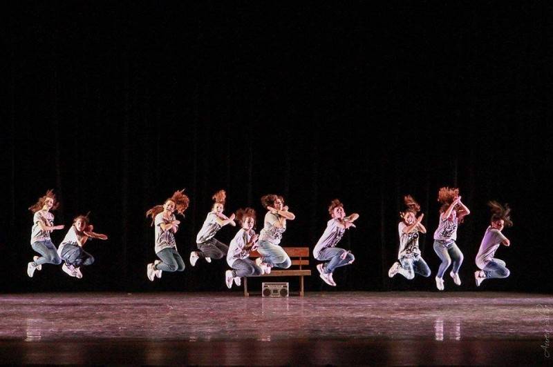 Espetáculo Fora do Eixo traz união da dança com a arte contemporânea — foto 1
