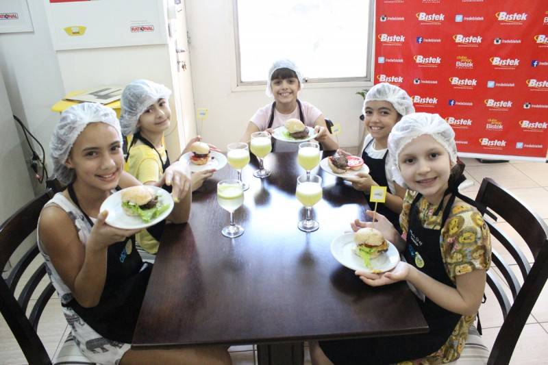 Crianças se aventuram na cozinha em mais uma edição do MiniChef — foto 1