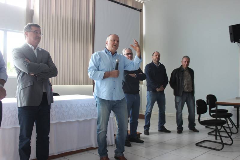Taxistas recebem orientações sobre nova regulamentação do serviço — foto 1