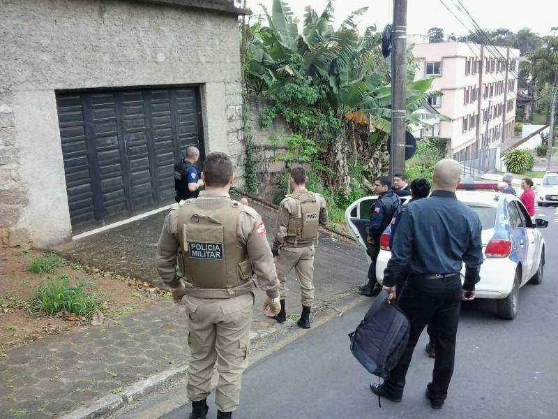 Homem causa confusão em mercado e depois arromba residência — foto 1