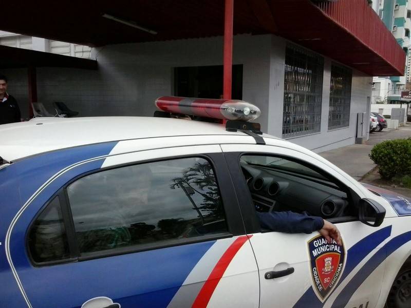 Homem causa confusão em mercado e depois arromba residência — foto 2