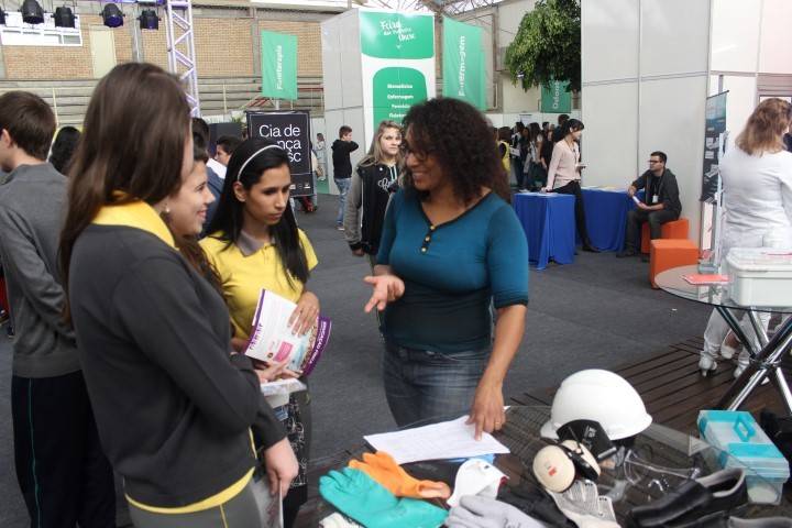 VÍDEO: Estudantes lotam Feira das Profissões na Unesc — foto 2
